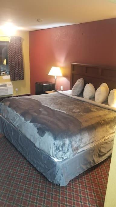 Hotel 2 Queen Beds Hotel Room 212 Booking สติลวอเตอร์ ภายนอก รูปภาพ